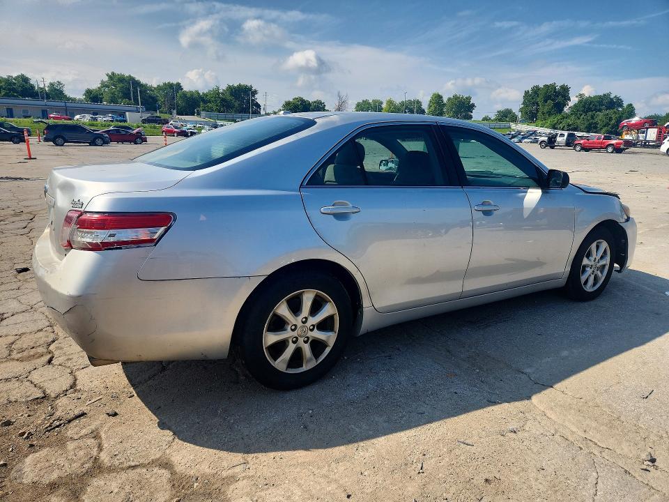 2011 Toyota Camry მანქანა იყიდება აუქციონზე, vin: 4T1BF3EK5BU697806, აუქციონის ნომერი: 59984726