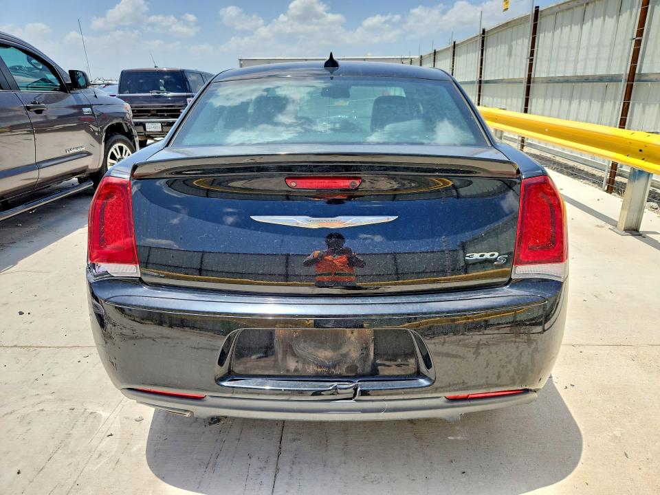 Продажа на аукционе авто 2018 Chrysler 300, vin: 2C3CCABG6JH243320, номер лота: 61876046