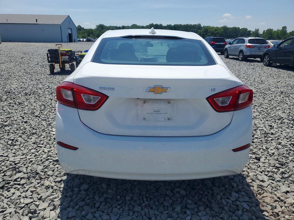 60080606 :رقم المزاد ، 1G1BE5SM7H7270894 vin ، 2017 Chevrolet Cruze مزاد بيع