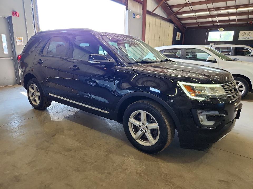 60611386 :رقم المزاد ، 1FM5K8DH6HGA14045 vin ، 2017 Ford Explorer مزاد بيع