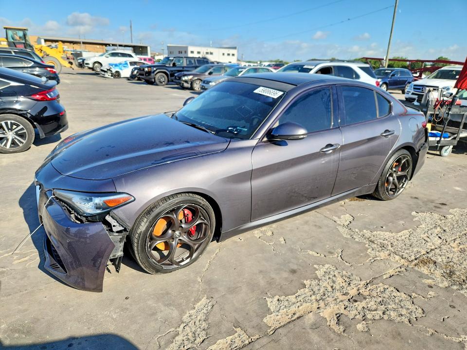 59086896 :رقم المزاد ، ZARFAECN2J7583259 vin ، 2018 Alfa Romeo Giulia مزاد بيع