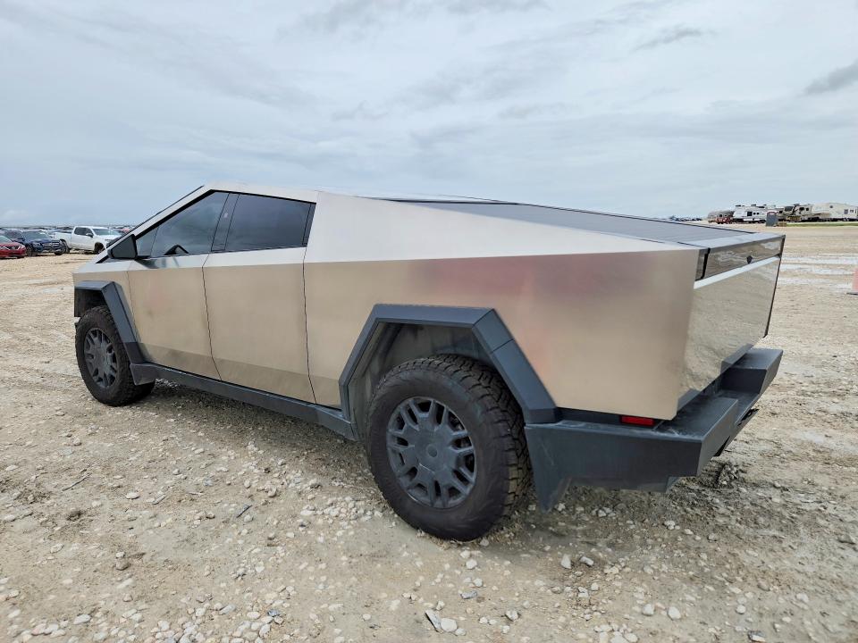 2024 Tesla Cybertruck მანქანა იყიდება აუქციონზე, vin: 7G2CEHED0RA033338, აუქციონის ნომერი: 61050336
