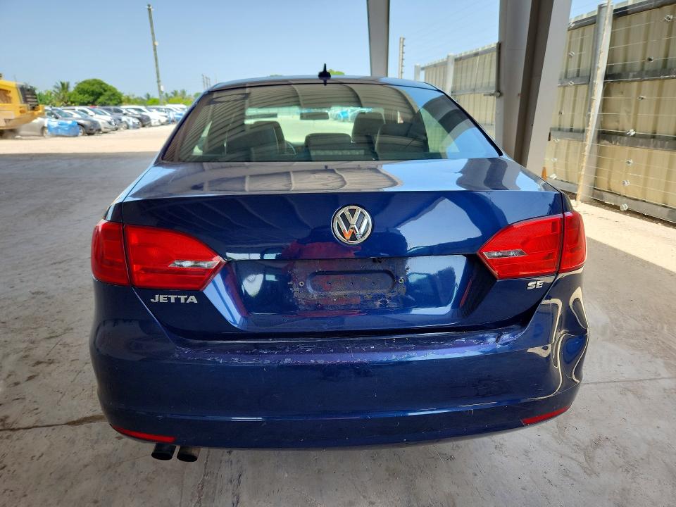 60821176 :رقم المزاد ، 3VWD17AJ4EM243391 vin ، 2014 Volkswagen Jetta مزاد بيع