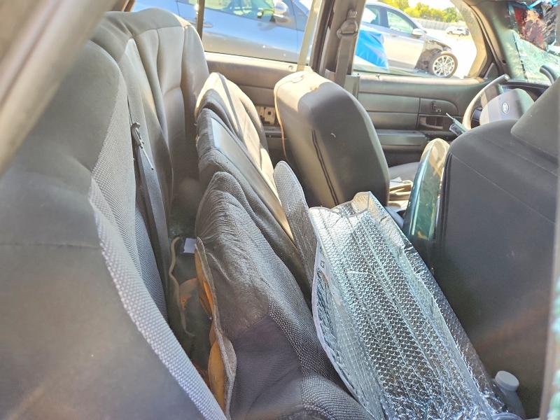 2006 Ford Crown Victoria მანქანა იყიდება აუქციონზე, vin: 2FAFP71WX6X131664, აუქციონის ნომერი: 59998086