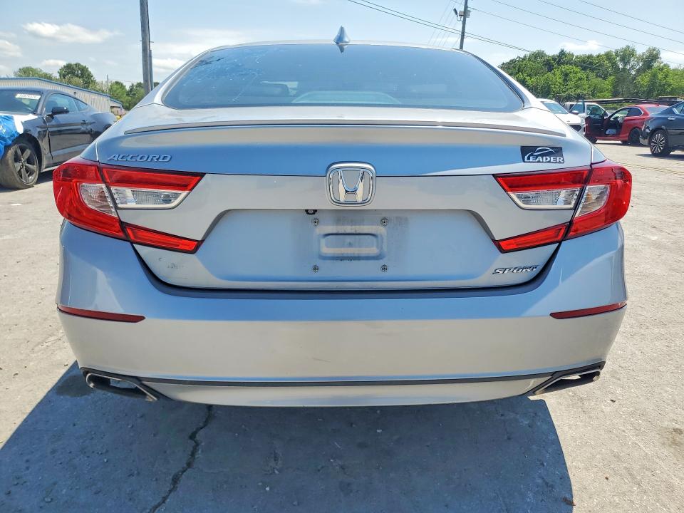 62299136 :رقم المزاد ، 1HGCV1F30JA075087 vin ، 2018 Honda Accord مزاد بيع