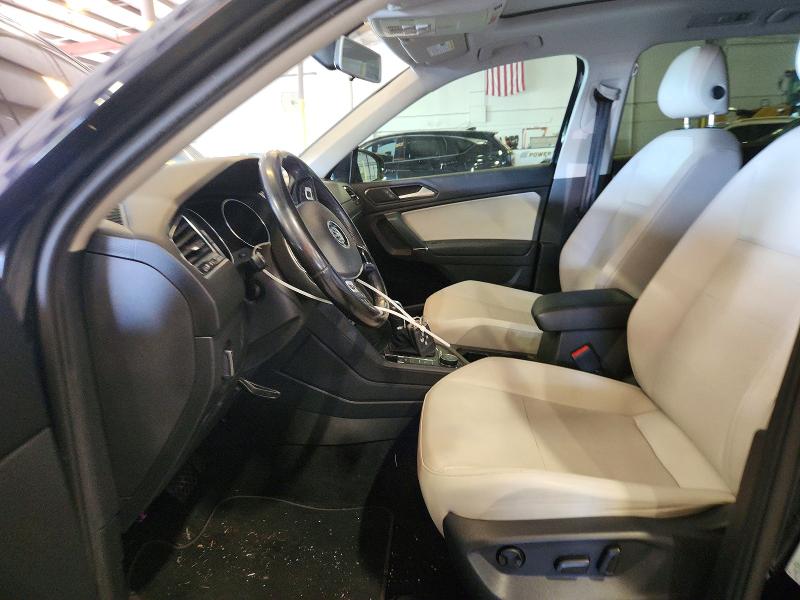 61078666 :رقم المزاد ، 3VV2B7AX7JM067671 vin ، 2018 Volkswagen Tiguan مزاد بيع