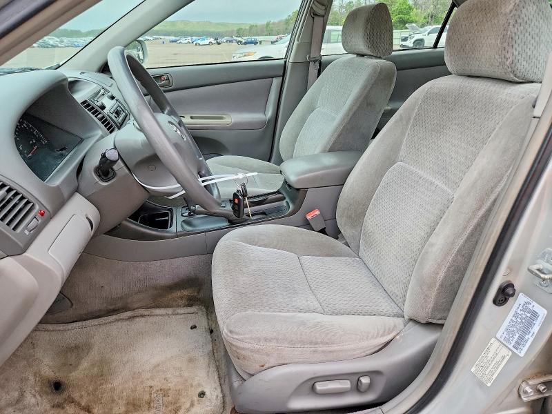 62000596 :رقم المزاد ، 4T1BE32K22U092570 vin ، 2002 Toyota Camry مزاد بيع