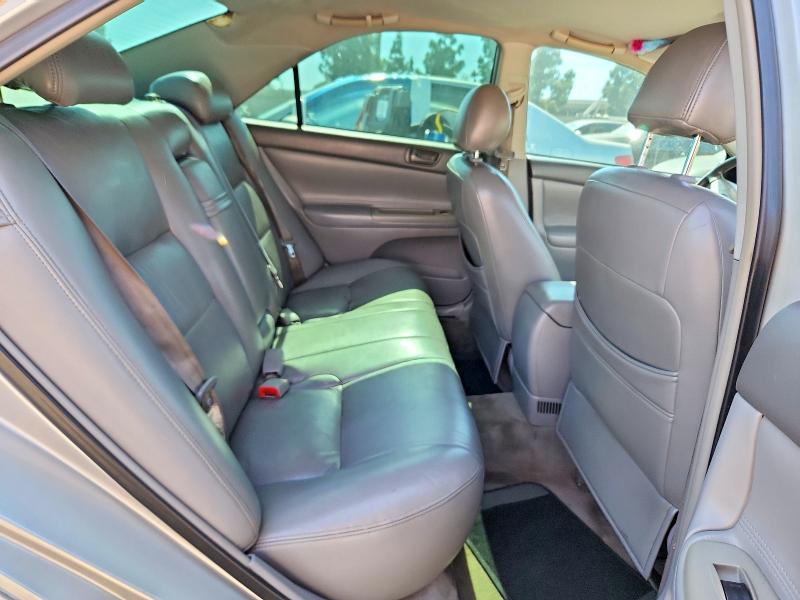 61583336 :رقم المزاد ، 4T1BF32K74U573382 vin ، 2004 Toyota Camry مزاد بيع