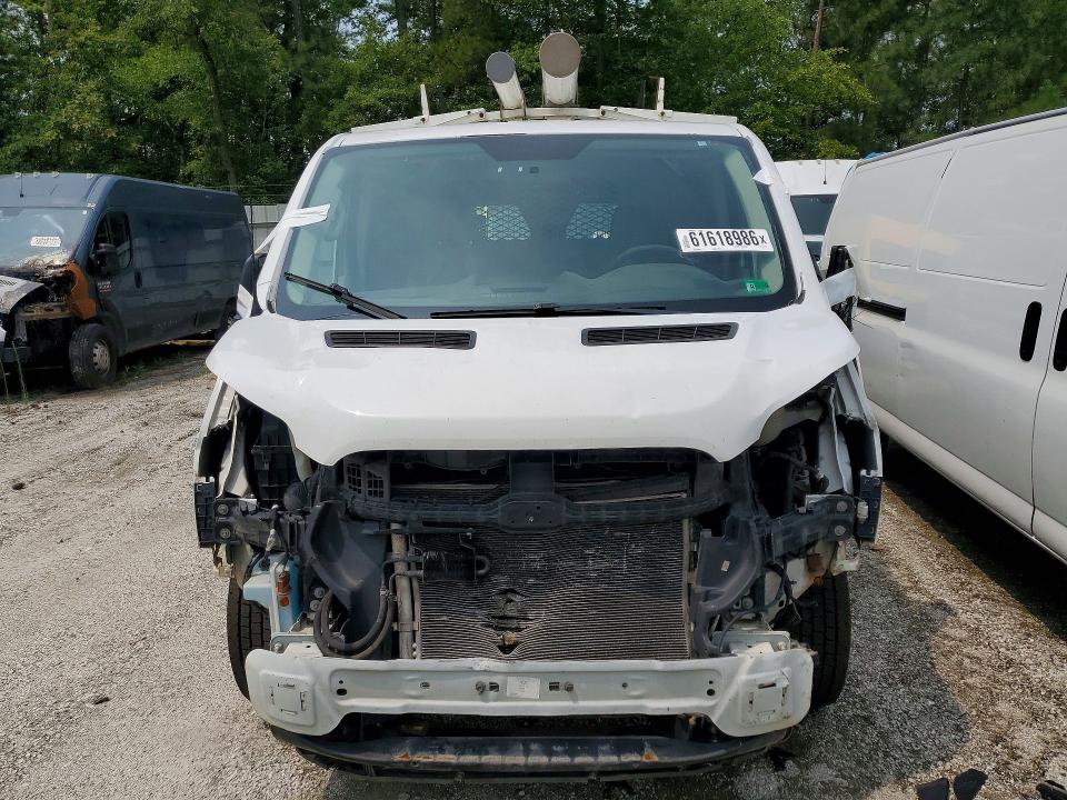 61618986 :رقم المزاد ، 1FTNE1YM0FKA87514 vin ، 2015 Ford Transit مزاد بيع