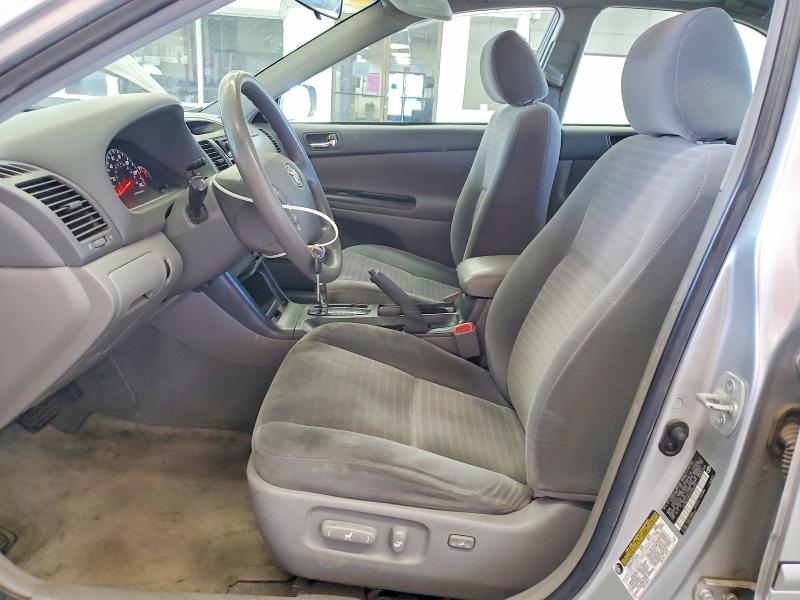 60390856 :رقم المزاد ، 4T1BE32KX5U630551 vin ، 2005 Toyota Camry مزاد بيع