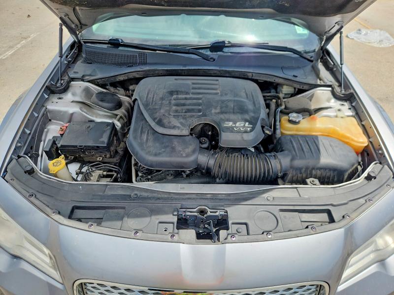 Продаж на аукціоні авто 2015 Chrysler 300c, vin: 2C3CCAEG3FH882807, номер лоту: 61211586