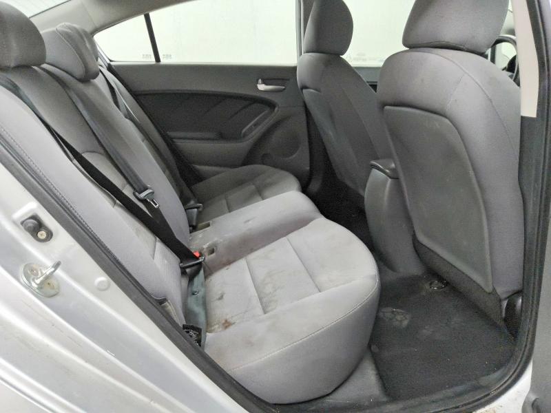 61411386 :رقم المزاد ، 3KPFK4A76JE235275 vin ، 2018 Kia Forte مزاد بيع