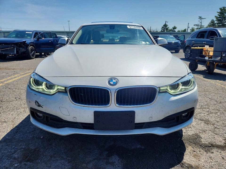 61144056 :رقم المزاد ، WBA8A3C58JA505012 vin ، 2018 Bmw 320 مزاد بيع