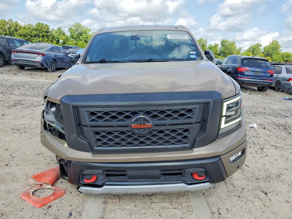 63055296 :رقم المزاد ، 1N6AA1ED3MN508150 vin ، 2021 Nissan Titan مزاد بيع