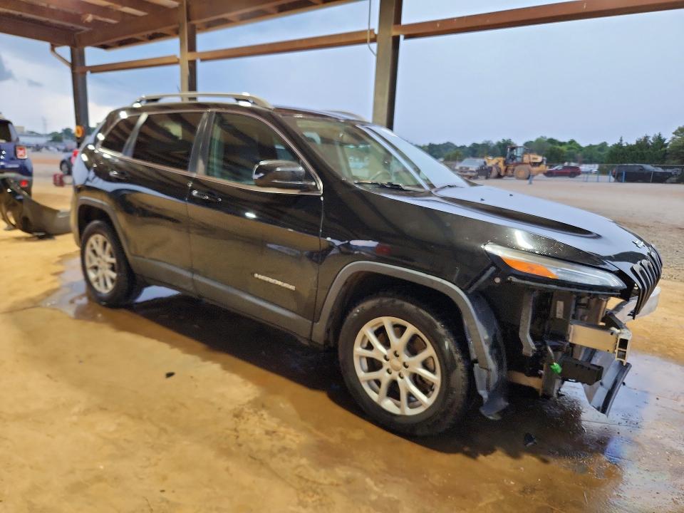 59324236 :رقم المزاد ، 1C4PJLCB3JD611421 vin ، 2018 Jeep Cherokee مزاد بيع