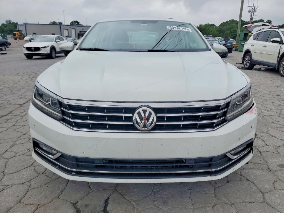 60442156 :رقم المزاد ، 1VWGT7A34HC054674 vin ، 2017 Volkswagen Passat مزاد بيع