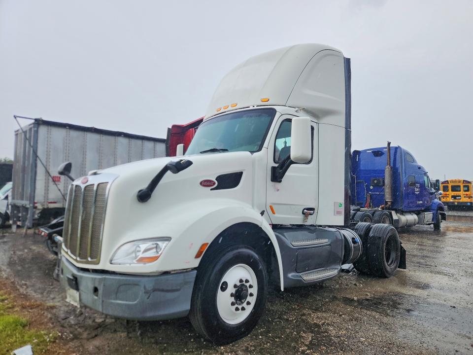 Продажа на аукционе авто 2016 Peterbilt 579, vin: 1XPBA48X2GD339858, номер лота: 61965866