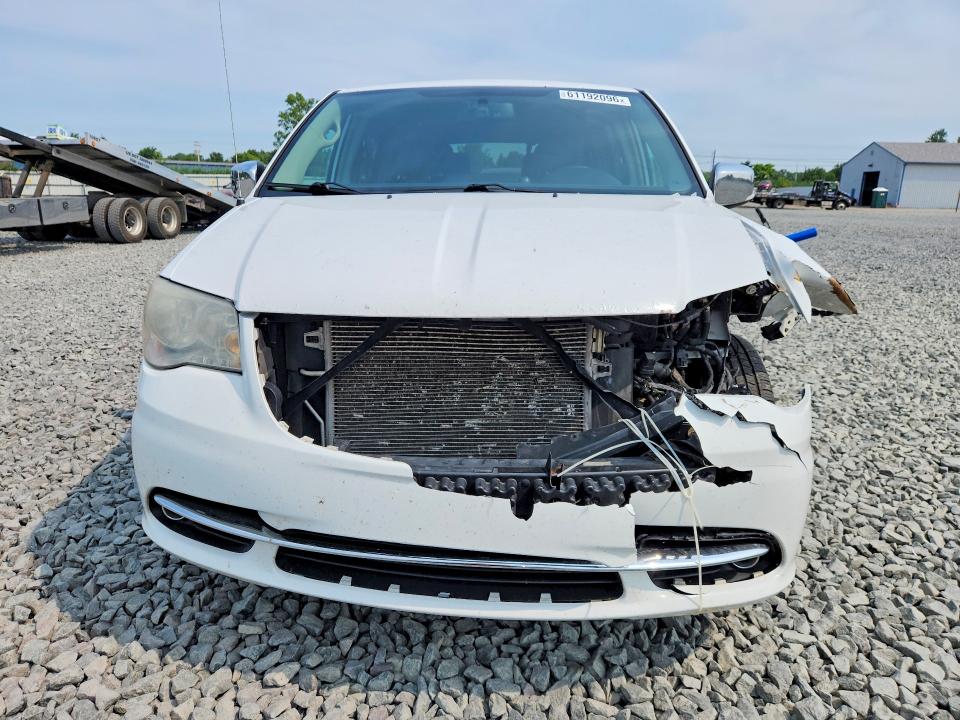 61192096 :رقم المزاد ، 2C4RC1CG4GR221677 vin ، 2016 Chrysler Town & Country مزاد بيع
