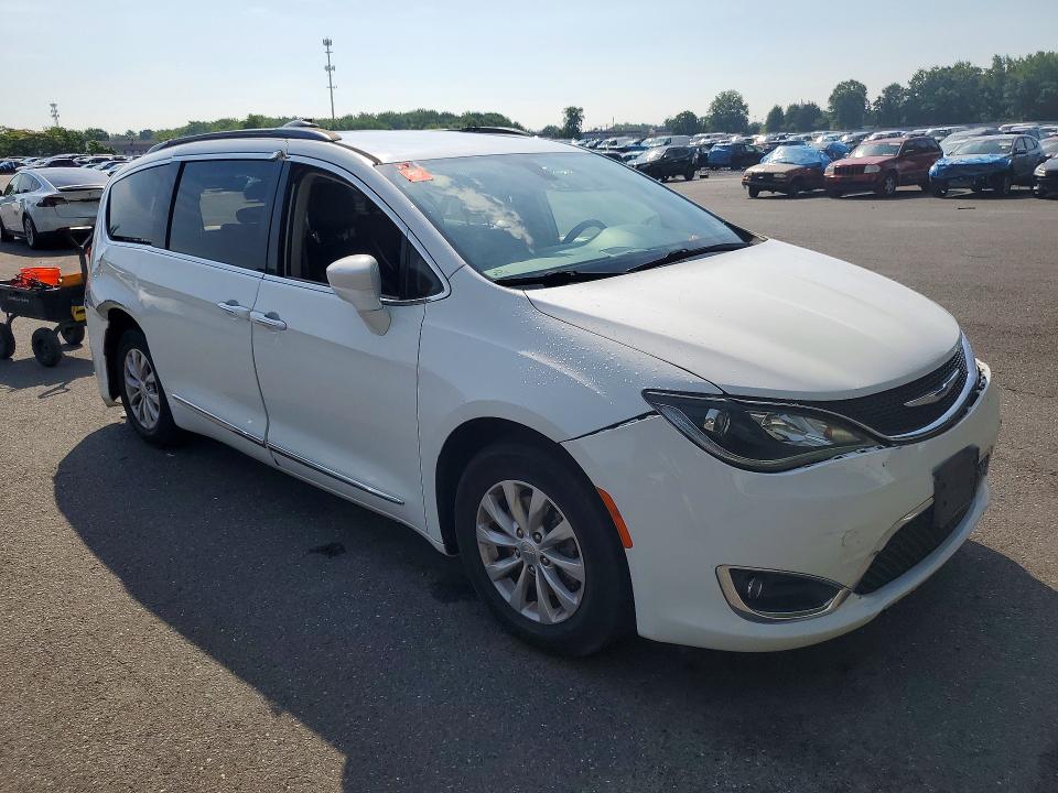 60229946 :رقم المزاد ، 2C4RC1BG9HR621771 vin ، 2017 Chrysler Pacifica مزاد بيع