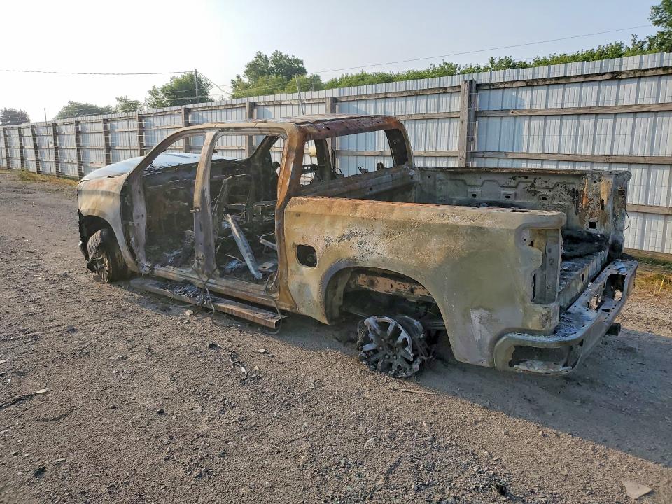61835996 :رقم المزاد ، 3GCPYJEK5MG350975 vin ، 2021 Chevrolet Silverado مزاد بيع