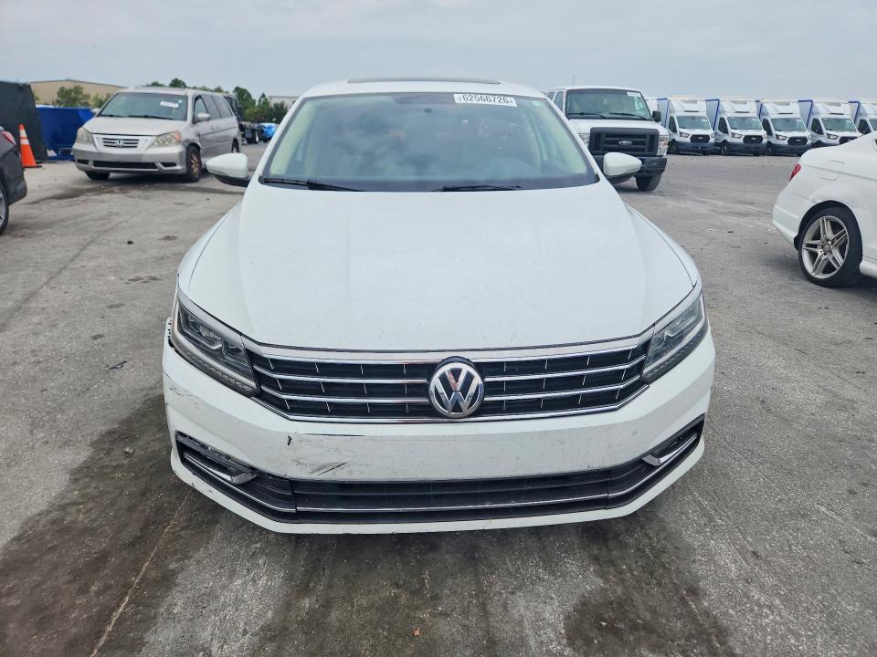 62566726 :رقم المزاد ، 1VWBA7A35JC003514 vin ، 2018 Volkswagen Passat مزاد بيع