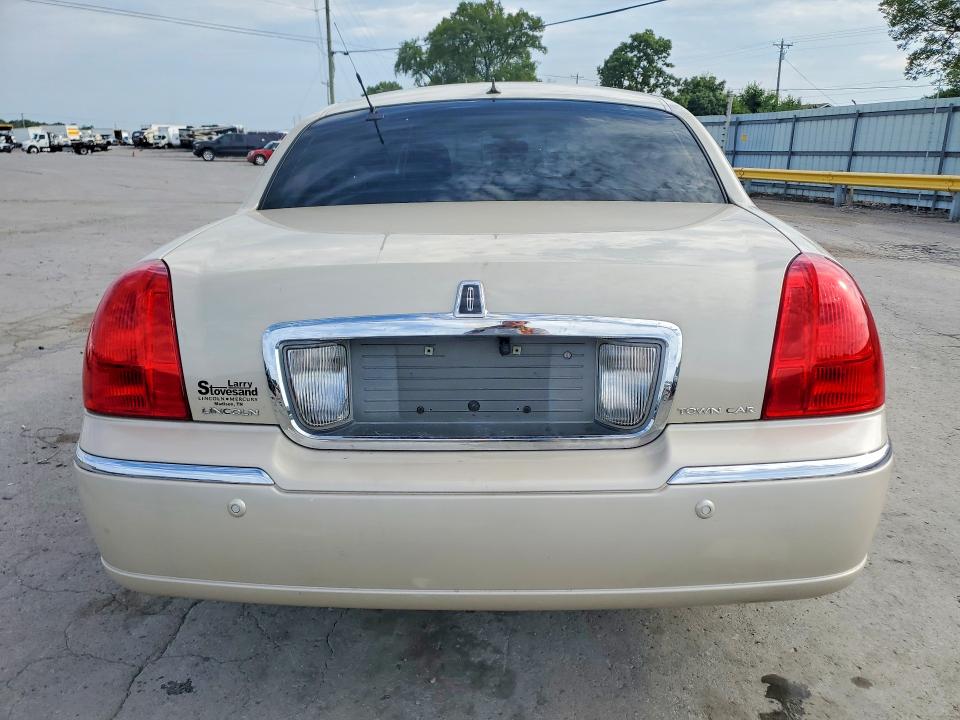 Продаж на аукціоні авто 2003 Lincoln Town Car, vin: 1LNHM83W13Y621271, номер лоту: 62546826