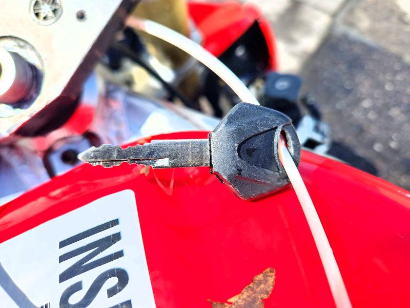 1999 Yamaha Yzfr1 მანქანა იყიდება აუქციონზე, vin: JYARN02E8XA001642, აუქციონის ნომერი: 61173786