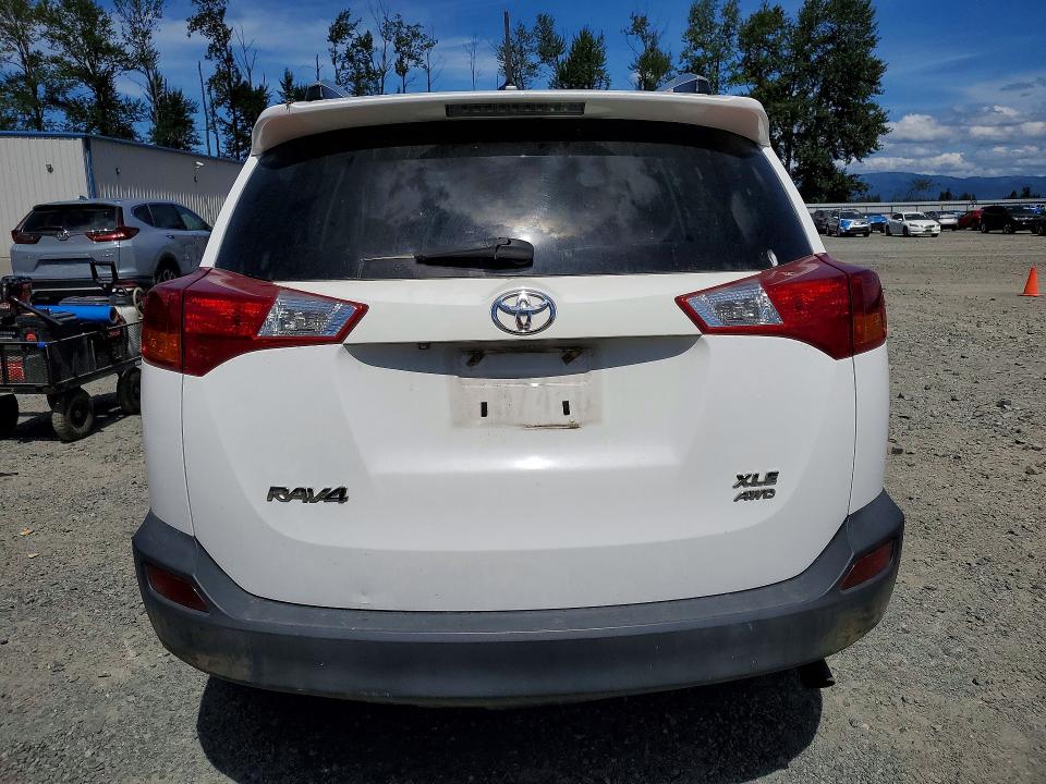 62655666 :رقم المزاد ، 2T3RFREV0FW242404 vin ، 2015 Toyota Rav4 مزاد بيع
