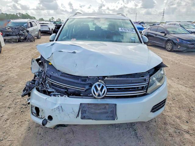 2015 Volkswagen Tiguan მანქანა იყიდება აუქციონზე, vin: WVGAV7AX2FW518896, აუქციონის ნომერი: 61879556