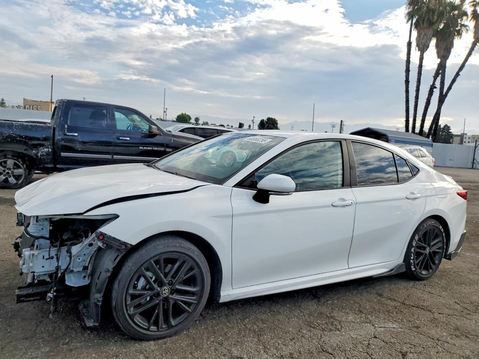 Auction sale of the 2025 Toyota Camry, vin: 4T1DAACK5SU027865, lot number: 60868256