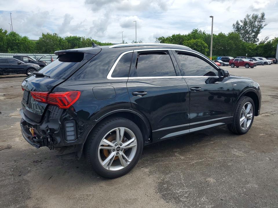 63126076 :رقم المزاد ، WA1EECF39N1081456 vin ، 2022 Audi Q3 مزاد بيع
