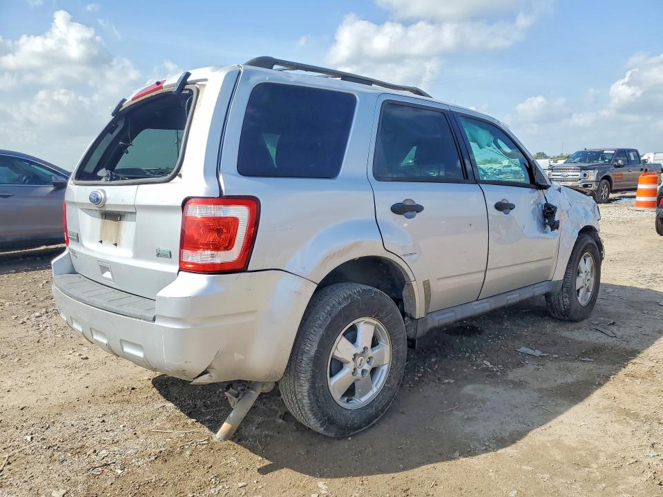 62123896 :رقم المزاد ، 1FMCU0DGXBKB59121 vin ، 2011 Ford Escape مزاد بيع