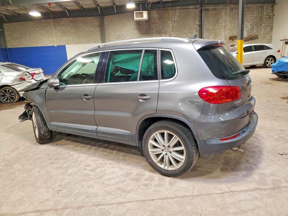 62280606 :رقم المزاد ، WVGAV3AX7DW592613 vin ، 2013 Volkswagen Tiguan مزاد بيع