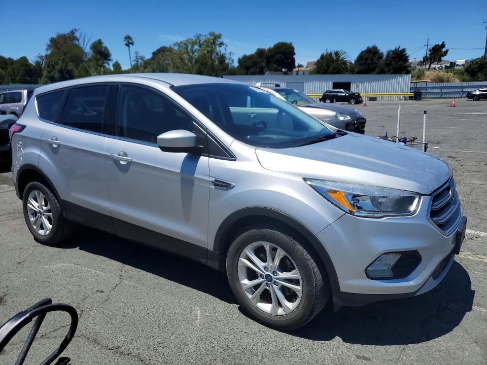 Продажа на аукционе авто 2017 Ford Escape, vin: 1FMCU0GD4HUE49322, номер лота: 60807226