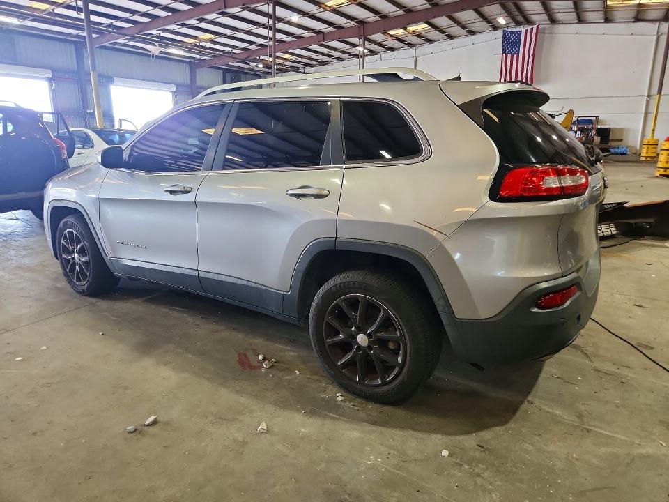 61615976 :رقم المزاد ، 1C4PJLCB2HW526746 vin ، 2017 Jeep Cherokee مزاد بيع