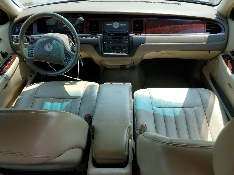 61221836 :رقم المزاد ، 1LNHM81W04Y679666 vin ، 2004 Lincoln Town Car مزاد بيع