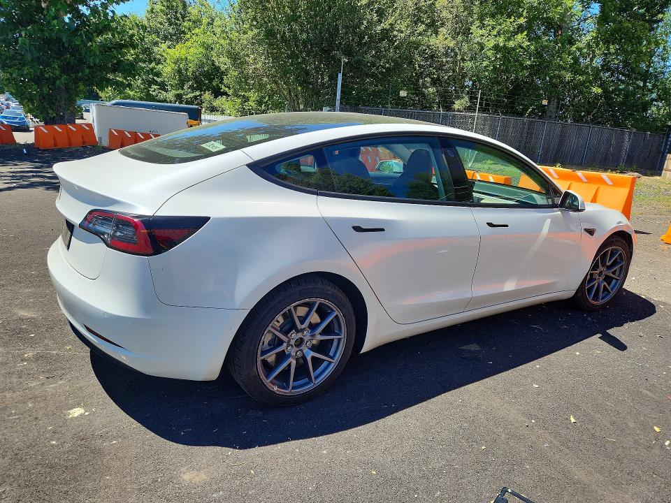 60676596 :رقم المزاد ، 5YJ3E1EA5NF285731 vin ، 2022 Tesla Model 3 مزاد بيع