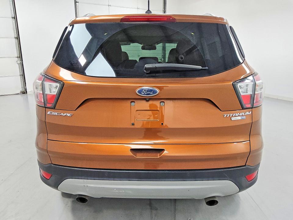 61980706 :رقم المزاد ، 1FMCU9J93HUA56629 vin ، 2017 Ford Escape مزاد بيع