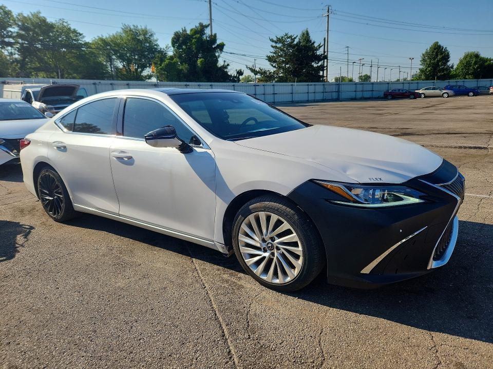 59740306 :رقم المزاد ، 58ABZ1B17KU027609 vin ، 2019 Lexus Es مزاد بيع