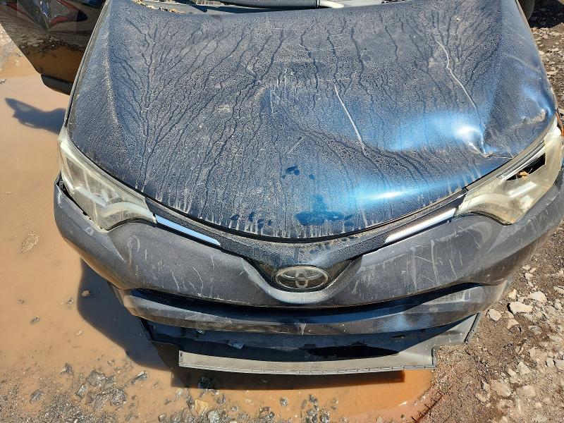 2018 Toyota Rav4 მანქანა იყიდება აუქციონზე, vin: JTMRFREV7JJ745368, აუქციონის ნომერი: 61965226