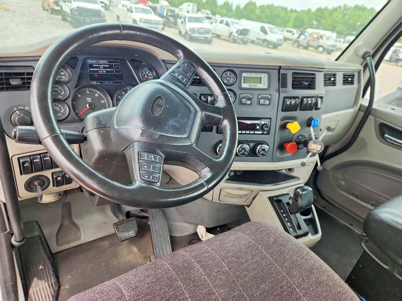 Продаж на аукціоні авто 2018 Peterbilt 579, vin: 1XPBA48X2JD478380, номер лоту: 61967866