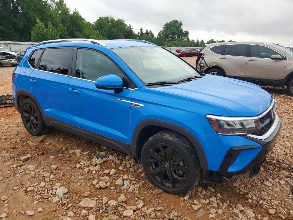 60750636 :رقم المزاد ، 3VVSX7B27PM327595 vin ، 2023 Volkswagen Taos مزاد بيع