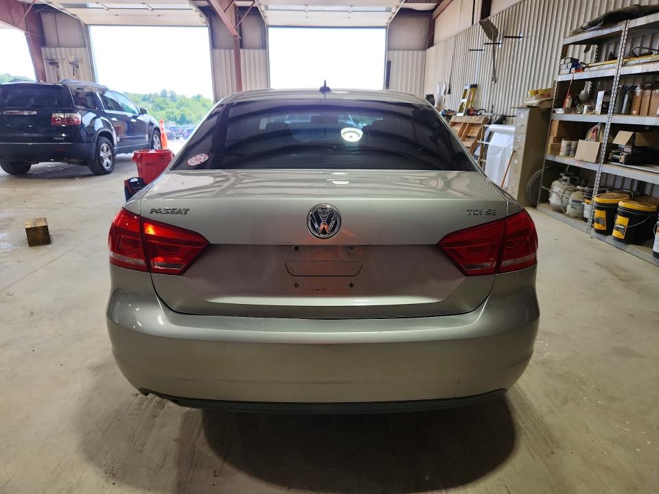 62096906 :رقم المزاد ، 1VWBN7A39CC034823 vin ، 2012 Volkswagen Passat مزاد بيع