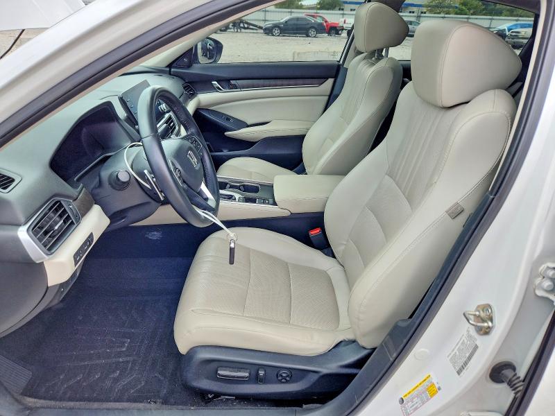 61381536 :رقم المزاد ، 1HGCV1F9XJA119407 vin ، 2018 Honda Accord مزاد بيع