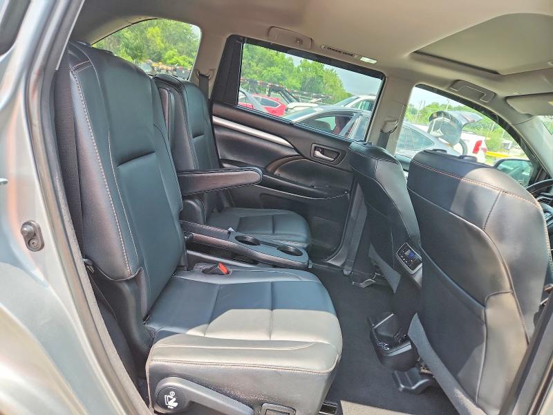61324116 :رقم المزاد ، 5TDJZRFH2JS914440 vin ، 2018 Toyota Highlander مزاد بيع