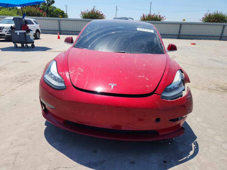 62431576 :رقم المزاد ، 5YJ3E1EA5JF015439 vin ، 2018 Tesla Model 3 مزاد بيع