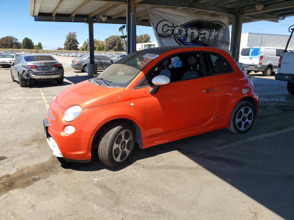 Продажа на аукционе авто 2015 Fiat 500, vin: 3C3CFFGEXFT652916, номер лота: 61634096