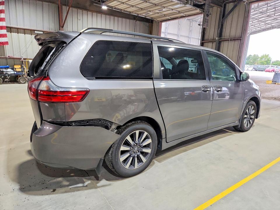 62222476 :رقم المزاد ، 5TDDZ3DC9LS228111 vin ، 2020 Toyota Sienna مزاد بيع