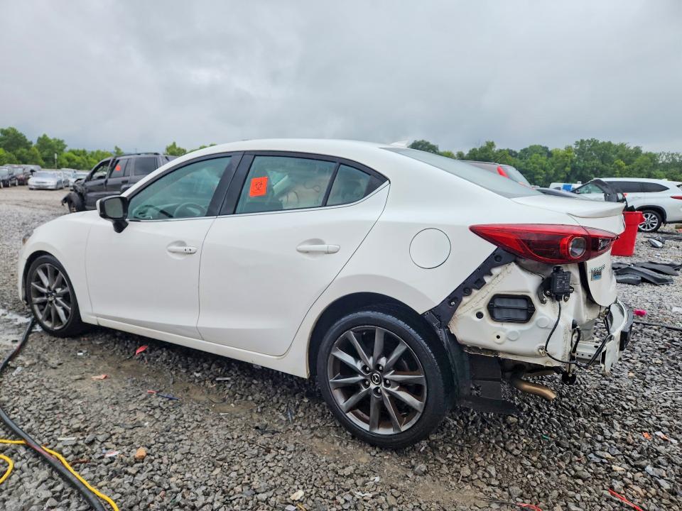 61982916 :رقم المزاد ، 3MZBN1W35JM158668 vin ، 2018 Mazda 3 مزاد بيع