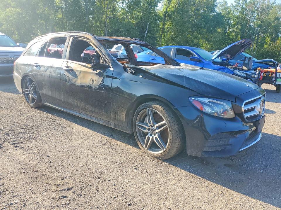58181286 :رقم المزاد ، WDDZH6GB9JA328027 vin ، 2018 Mercedes-benz E مزاد بيع
